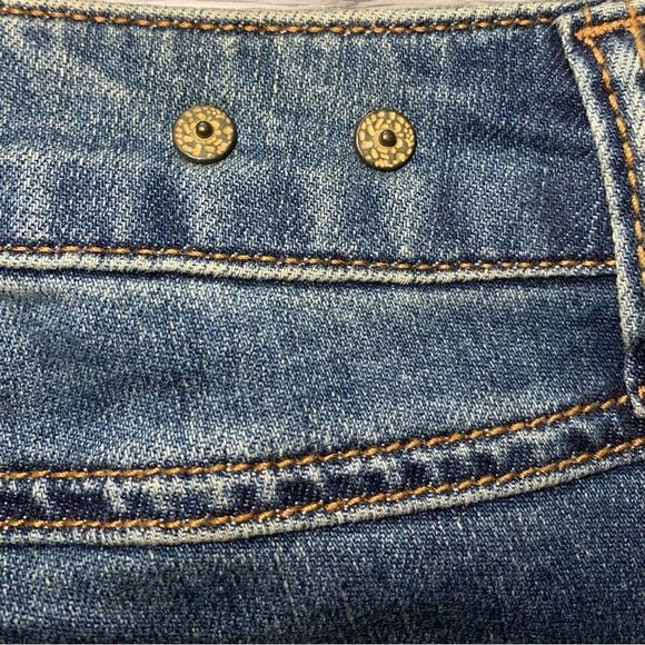 NWT CABI Medium Washed Destructed Skinny Jeans (Size 2) - Picture 10 of 16